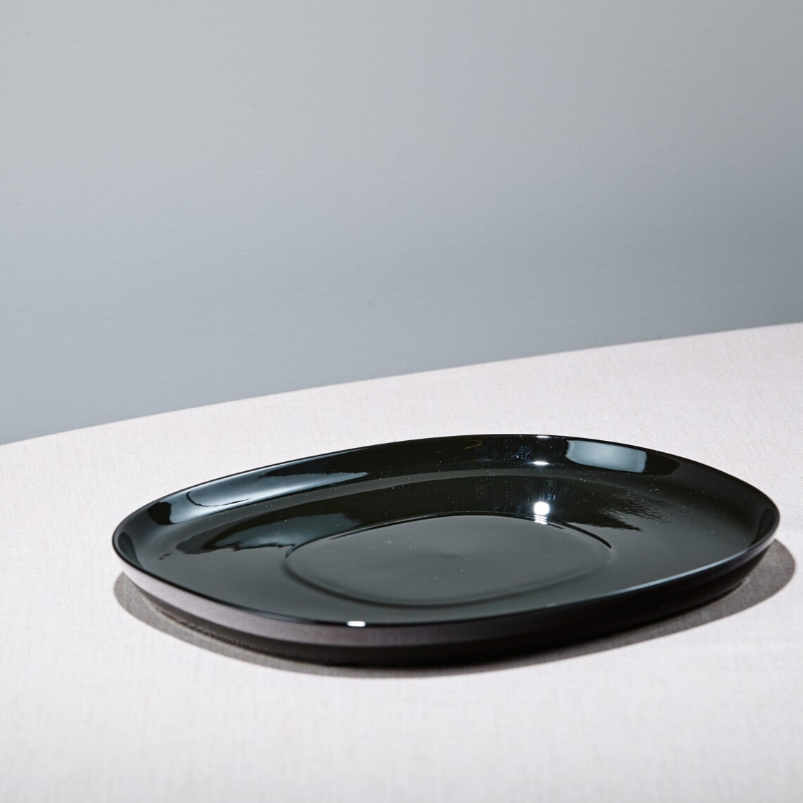 Talerkur Superellipse 25×30 Svartur